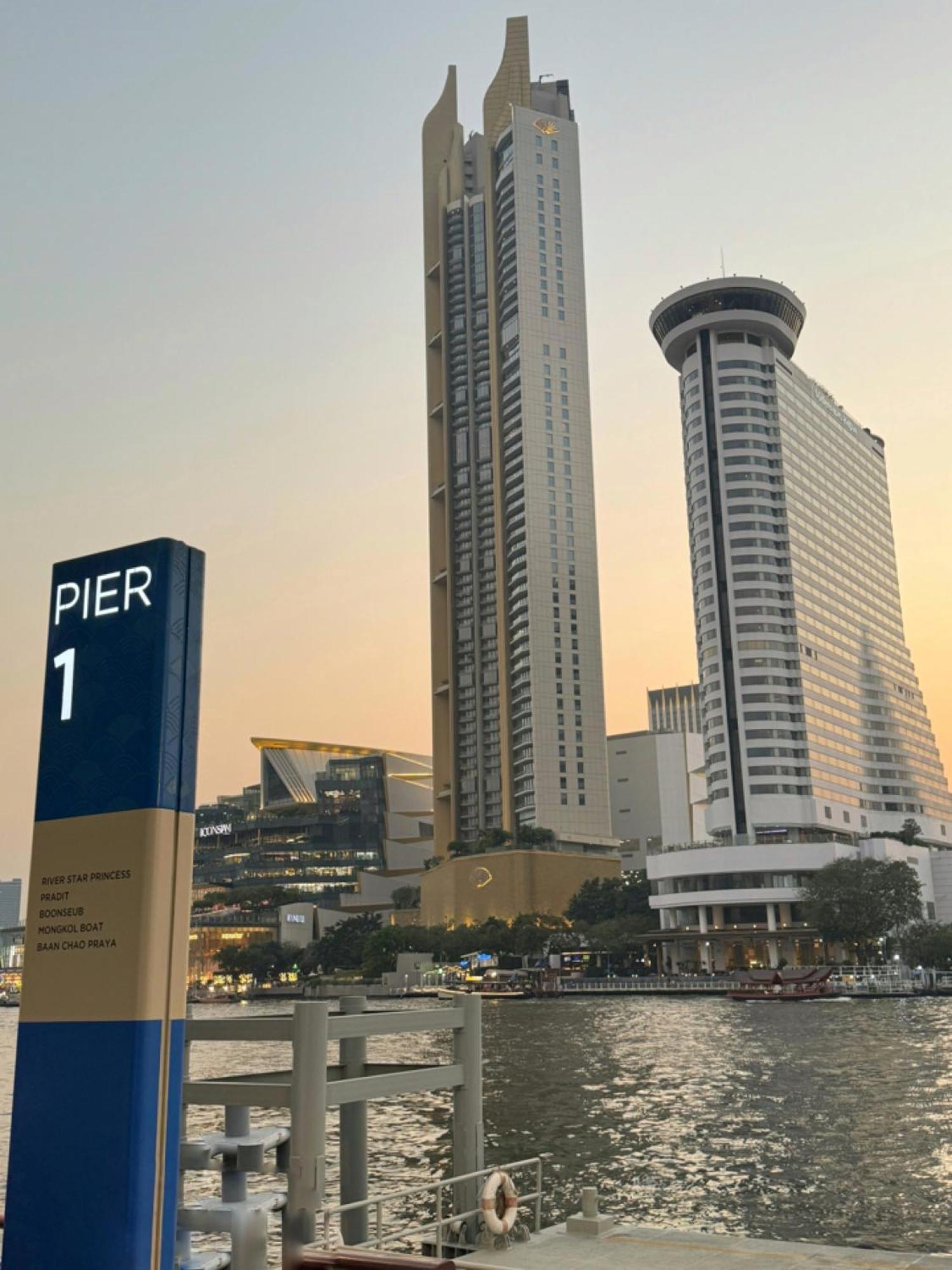 Holiday Inn Express & Suites Bangkok Central Pier By Ihg Buitenkant foto