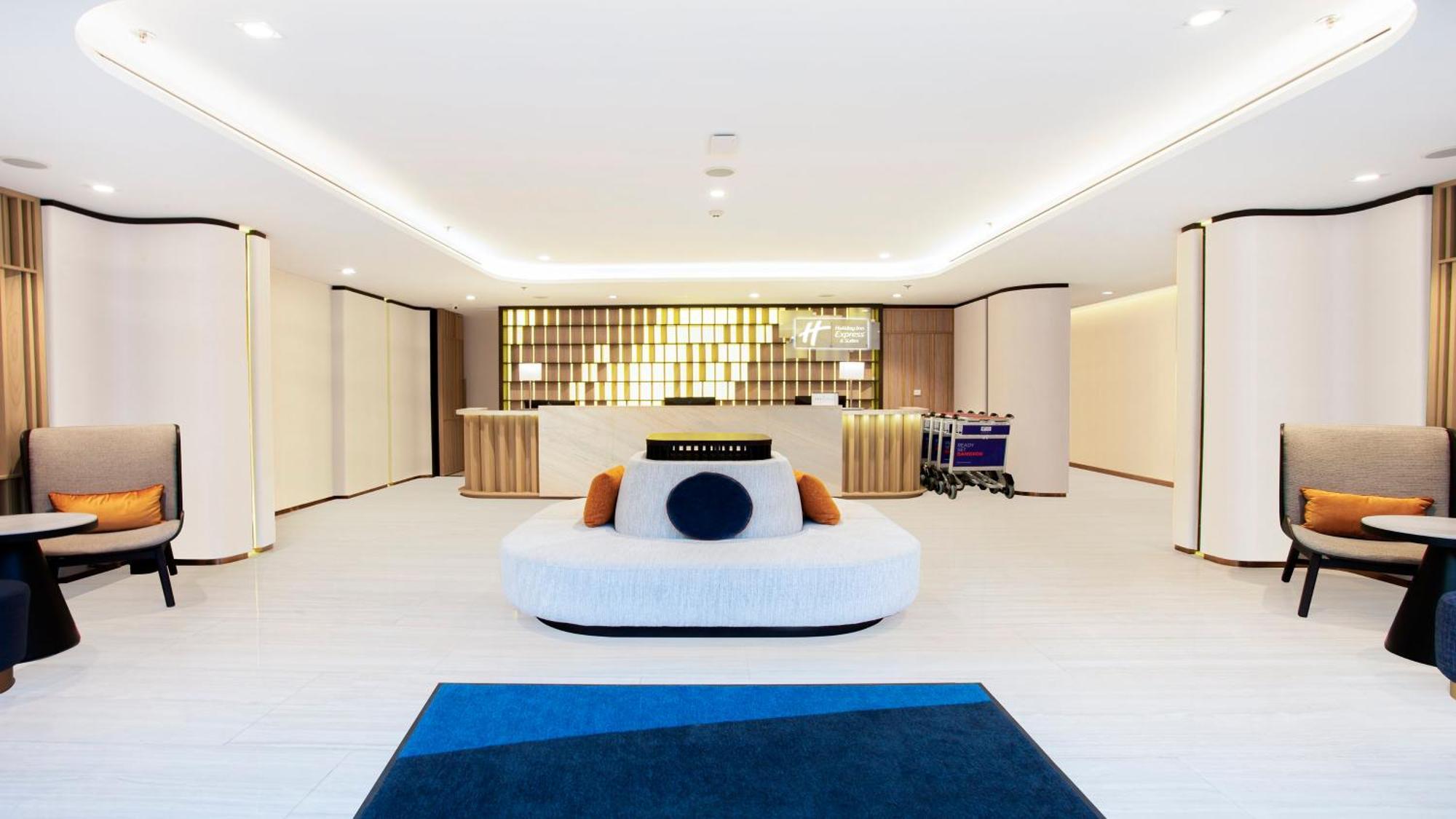 Holiday Inn Express & Suites Bangkok Central Pier By Ihg Buitenkant foto