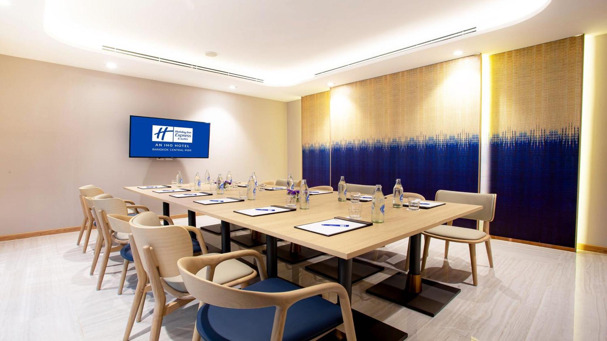Holiday Inn Express & Suites Bangkok Central Pier By Ihg Buitenkant foto