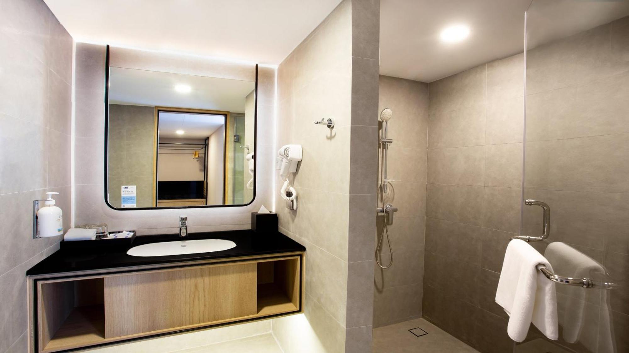 Holiday Inn Express & Suites Bangkok Central Pier By Ihg Buitenkant foto