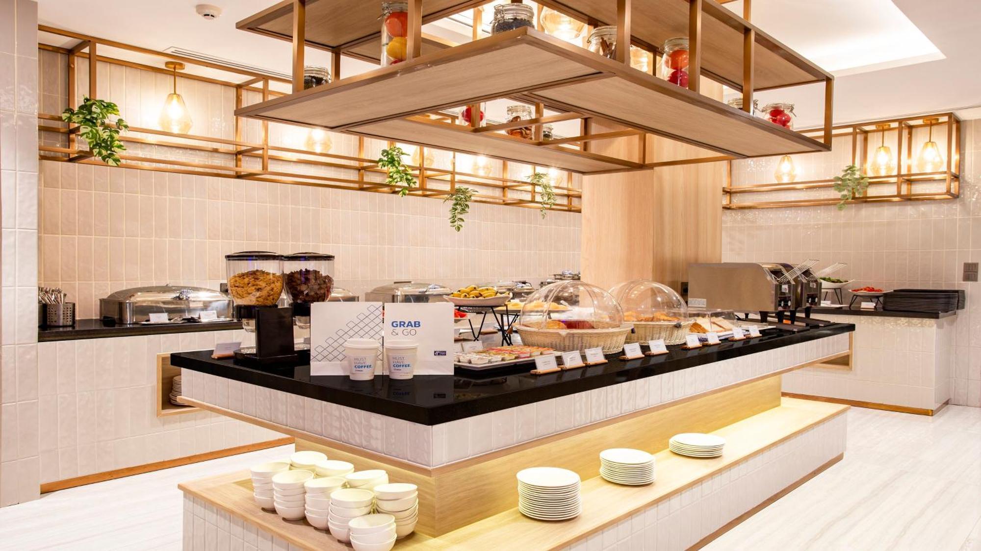 Holiday Inn Express & Suites Bangkok Central Pier By Ihg Buitenkant foto