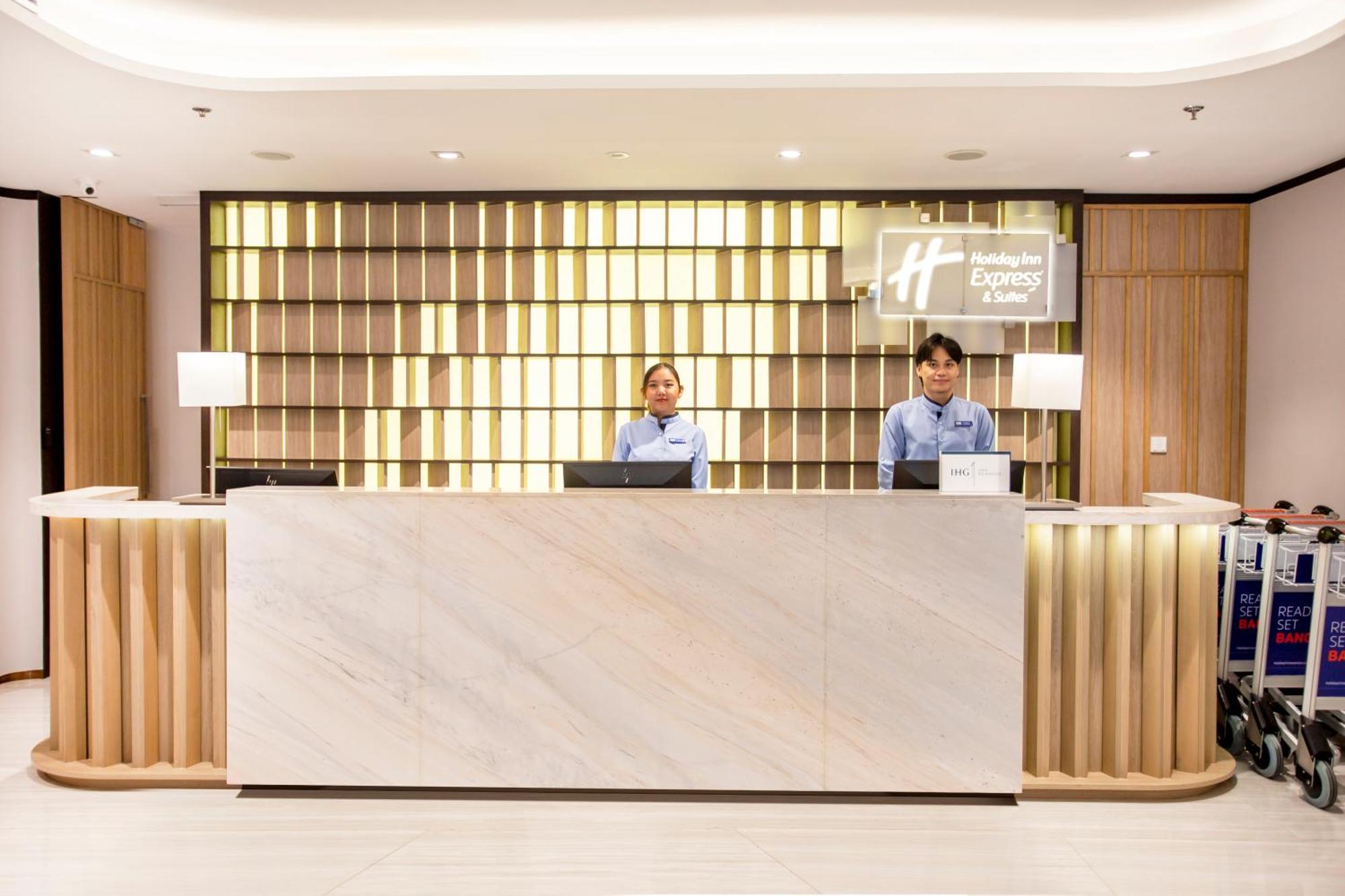 Holiday Inn Express & Suites Bangkok Central Pier By Ihg Buitenkant foto