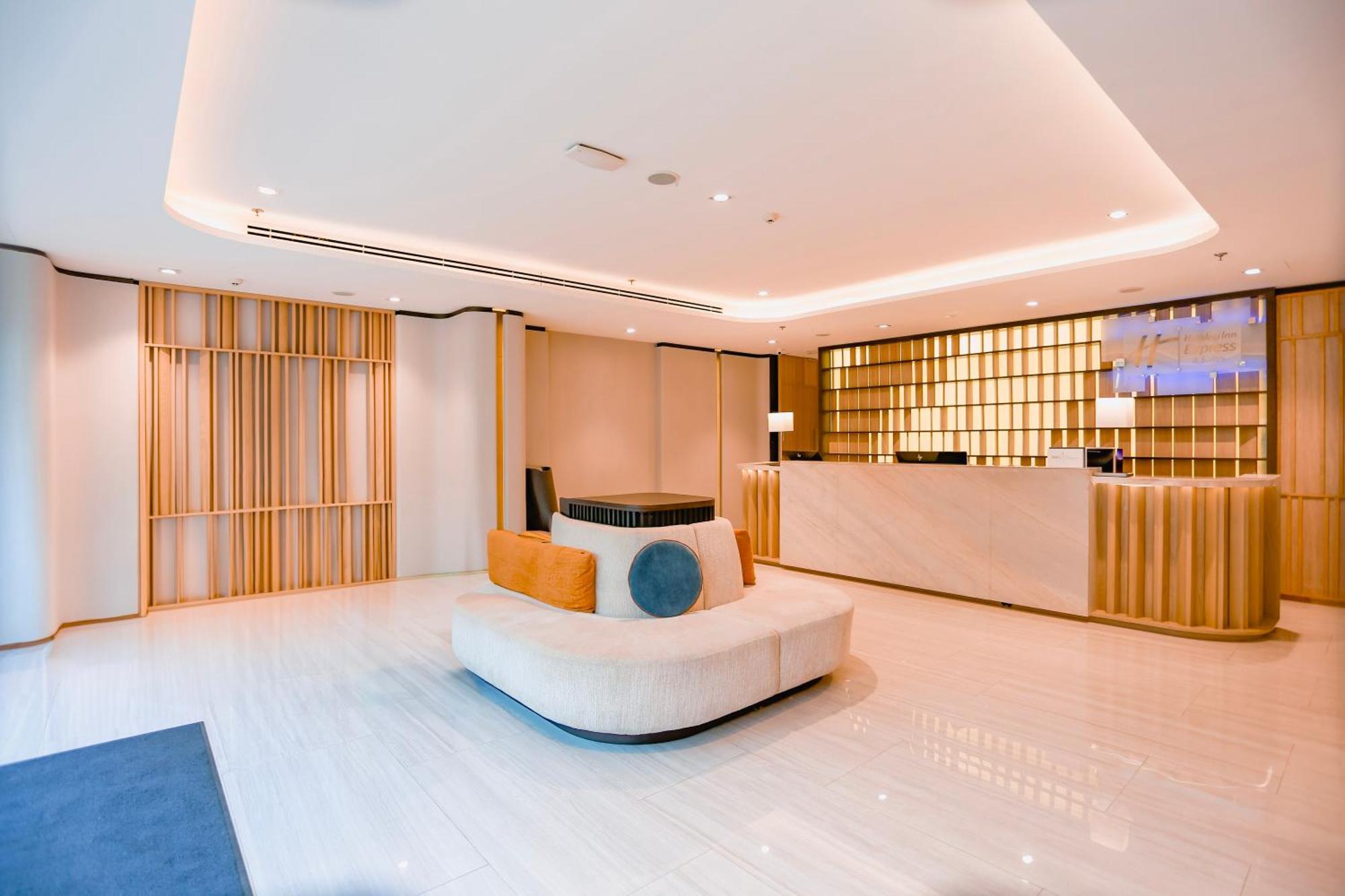 Holiday Inn Express & Suites Bangkok Central Pier By Ihg Buitenkant foto