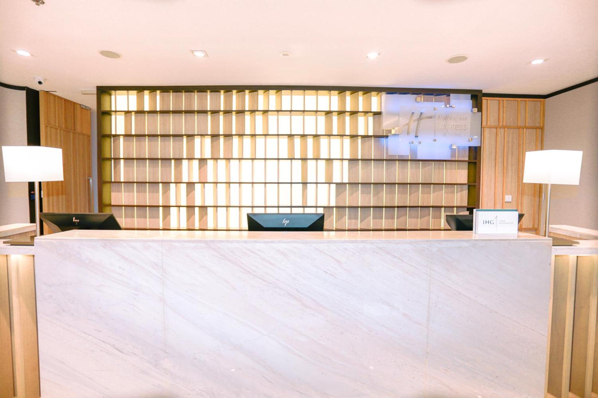 Holiday Inn Express & Suites Bangkok Central Pier By Ihg Buitenkant foto